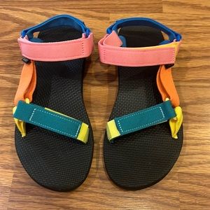 Like new! TEVA women’s multicolor sandal size 8